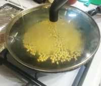 накрываем крышкой и ждем, когда семена начнут раскрываться