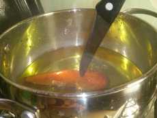 проверяеем морковь на готовность