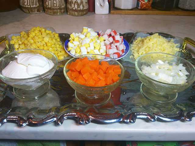 рецептурный состав для салат Нежность с крабовыми полочками и консервированной кукурузой