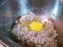яйцо в фарше для супа картофельного с мясными фрикадельками