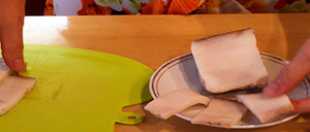 выкладываем готовое сало на тарелочку