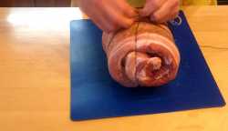 перевязываем рулет суровой ниткой