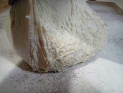 выкладываем тесто для лепёшки воздушной