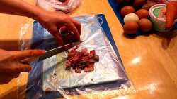 нарезаем кусочки на средние кубики