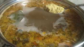 добавляем молотый черный перец