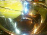 заливаем маргарин в миску