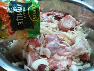 к мясу добавляем приправу