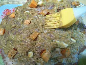 обмазываем мясо горчицей