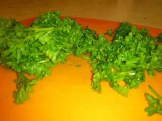 нарезанная петрушка для окрошки на майонезе