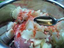 в мясо добавляем 9%уксус