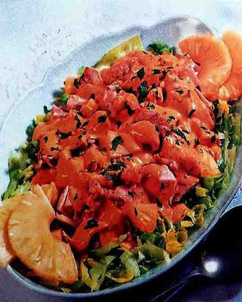 Курица с ананасом и соусом.