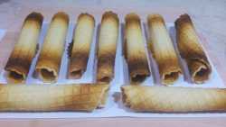 вафельные трубочки остывают