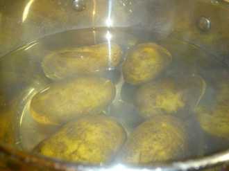 варим картошку 6 шт для окрошки на майонезе