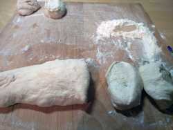 нарезаем тесто на кусочки