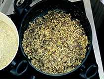 тушим до выпаривания жидкости