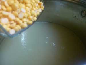 засыпаем набухший горох