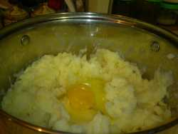 добавление яйца в пюре картофельное