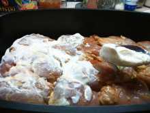 на мяся выкладываем майонез