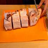 нарезаем сало на куски в 4 см