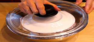 накрываем посуду крышкой