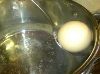 варим яйца для окрошки на майонезе