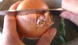 делаем неглубокий надрез