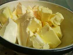 рубим маргарин для кексов на сметане